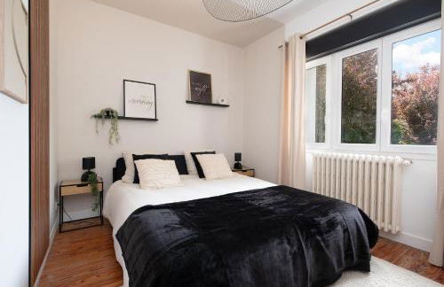 Villa à Castres, Maison 10 personnes avec piscine privée, jardin et 5 chambres - Photo 4