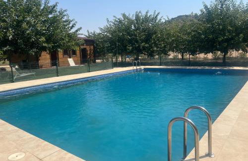 Granja escuela con bungalows Familias y grupos Parking privado gratuito - Foto 1