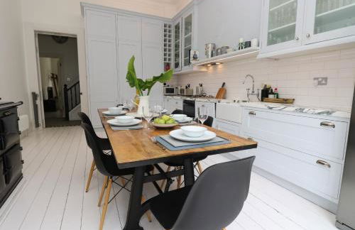 Perfect Retreat in Luxury & Historical Manor House - Photo 25