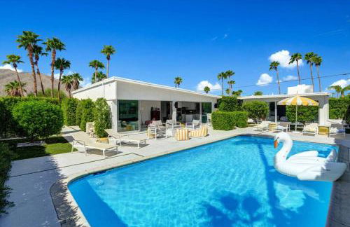 Palm Springs Luxury Home With Pool and Next to Downtown & Airport - Photo 1