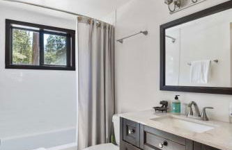 3BR Mountain Cabin-Near Beach & Slopes - Foto 15