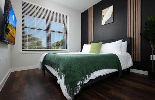 Cozy 2BR w Pool Gym Near Rvrwalk Dome Conv Ctr - Foto 4