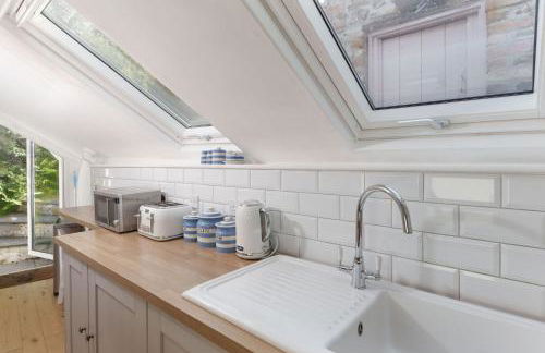 Luxury Cornish Cottage & Modern Cabin with Garden, Central St Agnes - Foto 8