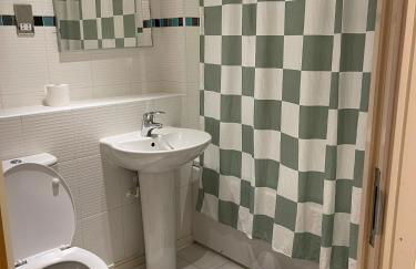 2 bedroom apartment near Wolverhampton train station - Foto 16