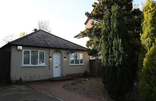 Cosy 3-bed Bungalow NEC Airport Close to Amenities - Foto 1