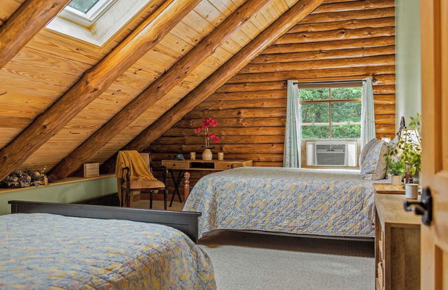 The Bigwood Cabin by Avantstay Hot Tub, Firepit, Pool Table, Private Yard - Photo 45