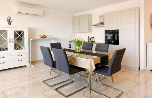 Modern 2-Bed Apt, Late check in available - Photo 8