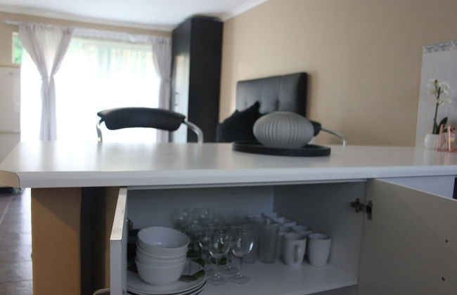 Chic & Serene 1-Bed Haven in Roodepoort - Photo 22