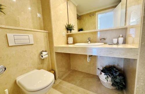 Ático frontal al mar con piscina privada by homeprive - Foto 37