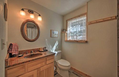 Scenic Riverfront Retreat with Hot Tub and Kayaks! - Foto 17