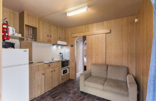 Wairo Beach Holiday Park - Photo 55