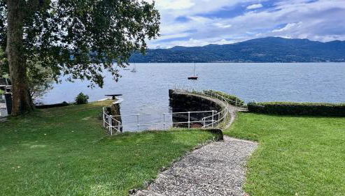 Luxury Lakefront Villa on Lake Maggiore with Private Beach - Photo 4, Garden