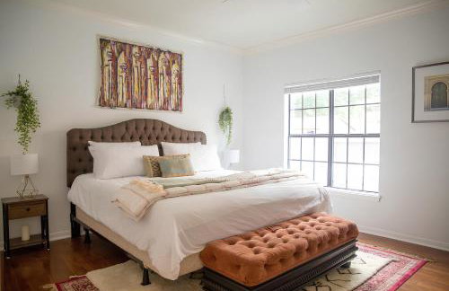 Cozy Bohemian Bungalow - Photo 3