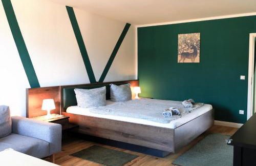 - Forest Retreat Deluxe - 2 Bedroom Apartment - 75 qm - Fully Renovated 2025 with TV & Netflix - King Size Beds - Full Kitchen - Free Parking - Close to Airport & Train - - Foto 21