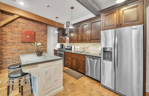 Moore on Main - Foto 16