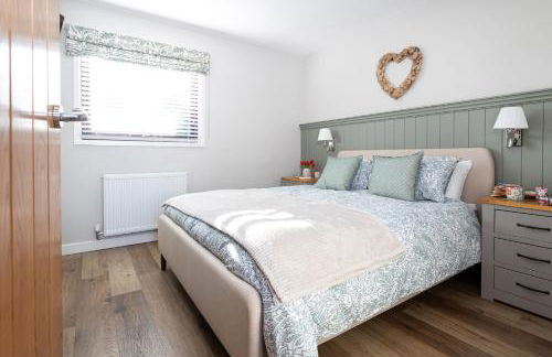 Sandmartin Lodge a lakeshore haven at Pine Lake Resort - Foto 33