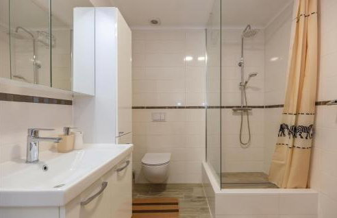 Awesome Home In Ploce With Jacuzzi - Foto 35