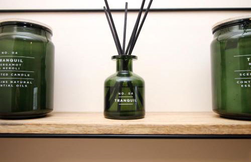 LUXURY 4 Bedroom 4 Ensuite Home in Penarth (Pool Table Games Room & BBQ Garden) with Sea Views - Photo 43