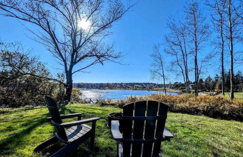 Cozy Waterfront Cottage with Private Beach and Fire Pit Near Gouldsboro, Maine - Foto 4