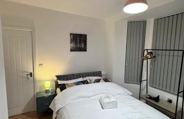 Modern 4 Bedroom House Sleeps 10 Free Parking Liverpool - Foto 38