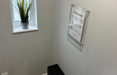 Skyline Loft - Modern Private King Room with Ensuite - Photo 7