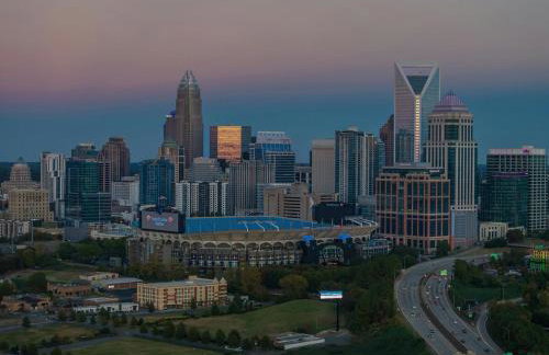 Lux Mins To Nascar HOF CDIA & Atrium Health - Foto 6