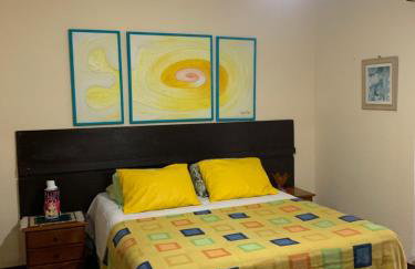 Lindo Sobrado Amarelo -próximo a praia - Photo 37