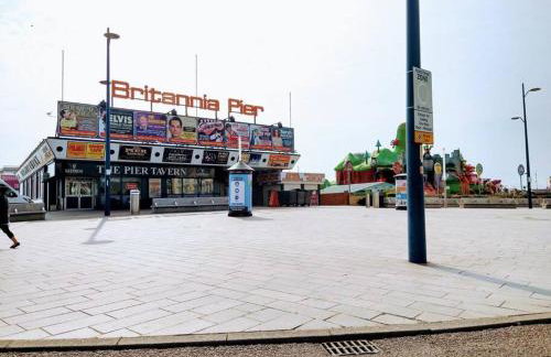 TAIL END: Bijoux Broads & Beach Base! Now with TV! - Photo 29