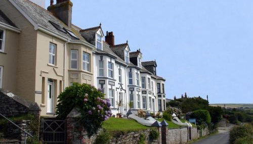 Heightley House - Photo 2