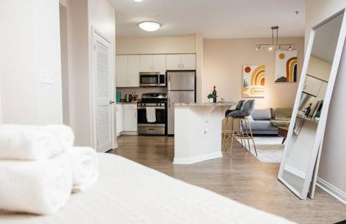 Gorgeous studio steps from The Groove - Foto 15