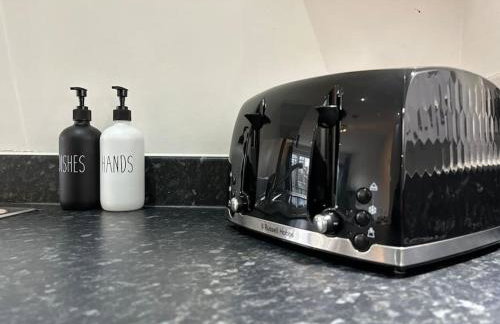 Luxury Canal-side Apartment, Hemel Hempstead, Free parking, Perfect for Contractors - Foto 24