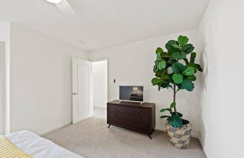 Modern Townhouse with Pool Gym & Tennis Near Beach - Foto 14