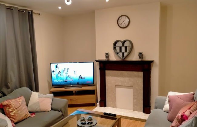 Spacious 3bed House in Walsall With Parking Onsite - Foto 1