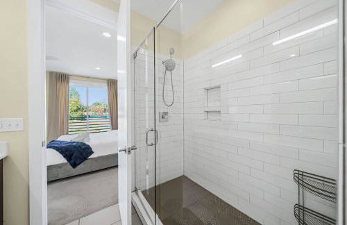 Modern 4-Story 3-BR Townhome with Rooftop Lounge - Foto 39