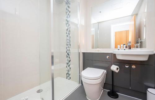 Bright Spacious Modern 5th flr City Oasis-Sleeps 6 - Pass the Keys - Foto 29