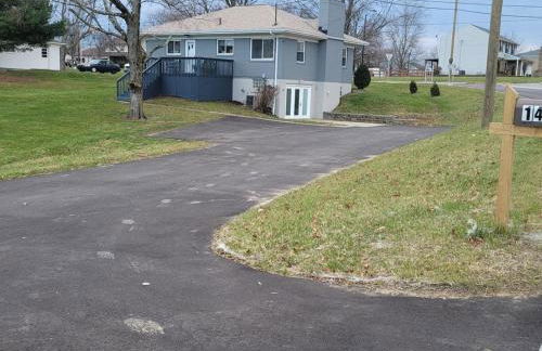 Lovely Retreat Backyard With Deck and entertain room - Photo 18
