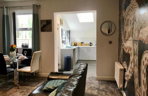 Stylish 3 Bedroom House Only 5 Mins From M6/m58 - Foto 37