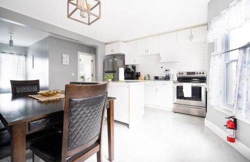 Large-Group Ready 8BR Home Near Niagara Falls & Casino - Foto 27