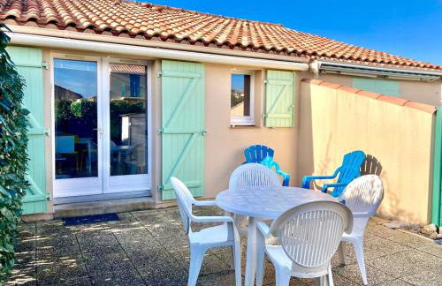 House in private residence , beach and pool access - Photo 7