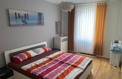 Zentrale 4 Zimmerwohnung mit kostenlosem Stellplatz - Foto 4