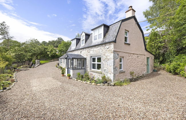 JOIVY Exceptional Cottage W/ Stunning Country Views - Photo 56