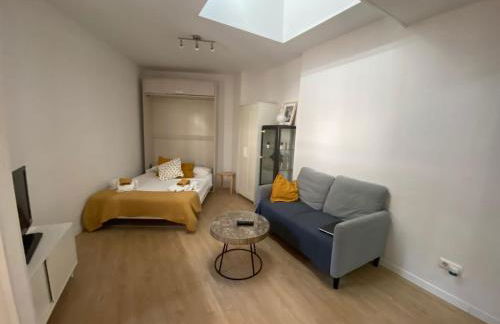 Bonito Estudio con terraza - Photo 1