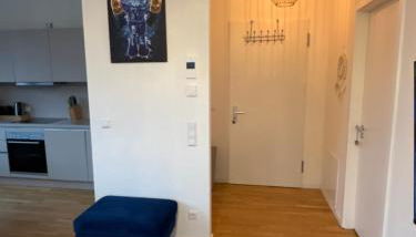 Check Point Charlie Luxury Apartment with Balcony - Photo 4