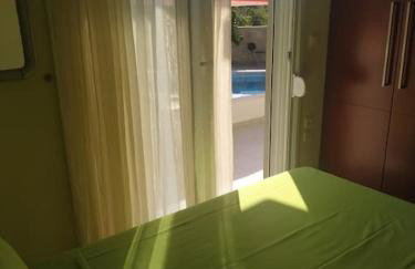 Greek Style Ground Floor Apartment & Pool - Foto 12