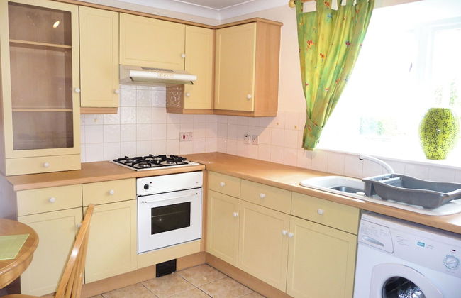 2 Bed House - Sleeps 4 - Parking - Pets - Garden - Photo 4