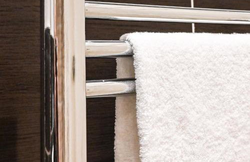 Spacious 2 Bedroom Balcony Flat with Parking and Fast WiFi - Foto 9