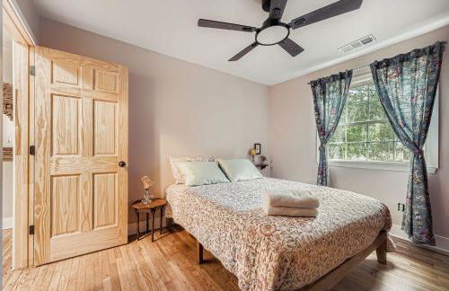 Elegant & Spacious Family Gem with Games, Office, Yard - Foto 20