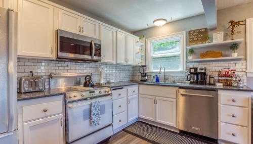 Modern 2 Bedroom Farmhouse Cottage with Hot Tub in Snohomish - Foto 2