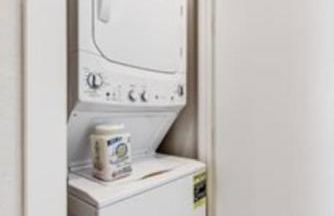 Vibrant Downtown Studio Wifi Pool Gym - Photo 26