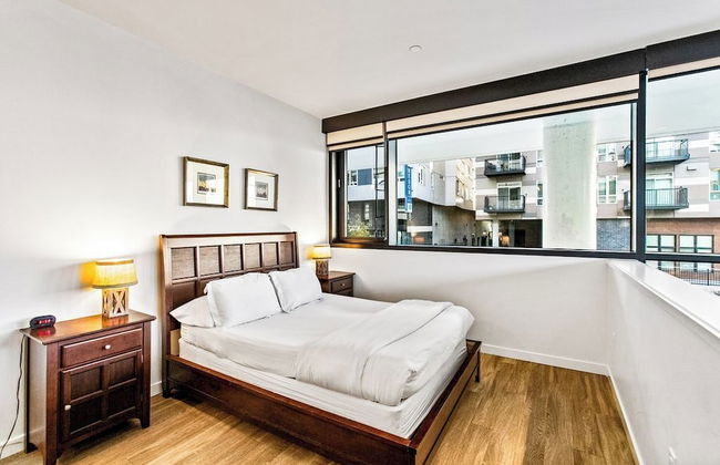 Airy and Open Corner Loft - 92 Walkscore - Photo 5